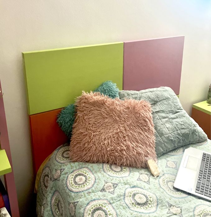 Cama de solteiro de madeira maciça + colchão