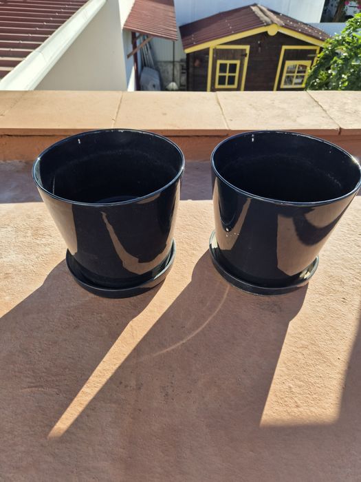 Vasos do IKEA com pratos