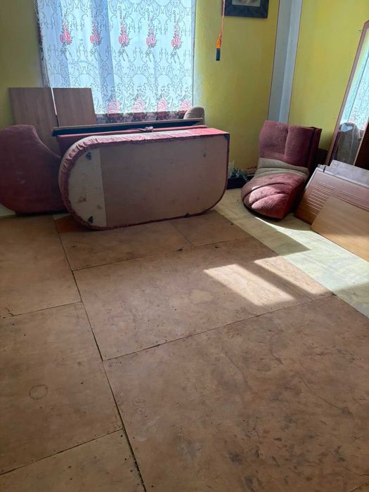Житловий будинок та земельна ділянка 25 сот. смт. Добротвір