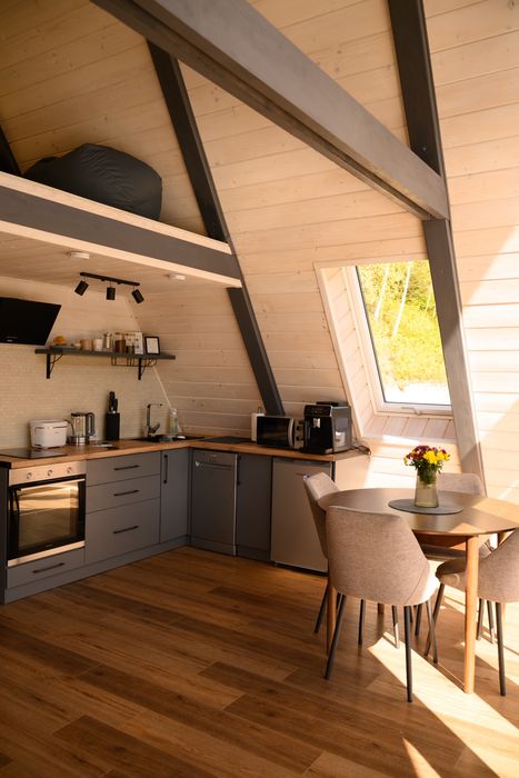 Подобова оренда  будинку , шале, афрейм, апартаменти трикутний будинок