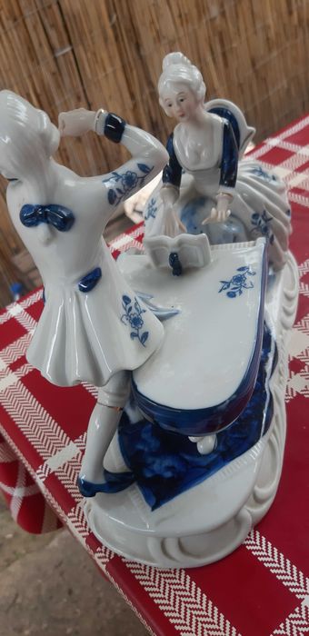 Лот фарфорі статуетки