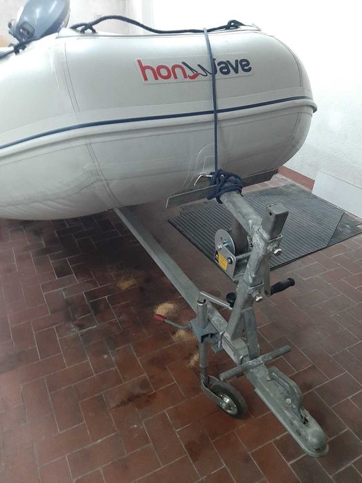 Barco Semi-rigido "COMO NOVO" Honwave T40 AE2 c/ Atrelado e motor Yamaha de 25Hp a gasolina