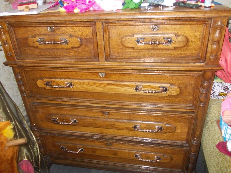 продам камоды, старые, один оригинал, второй рестарирован