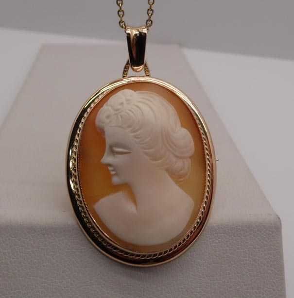 Broszo wisior kamea rzeźba w muszli vintage.