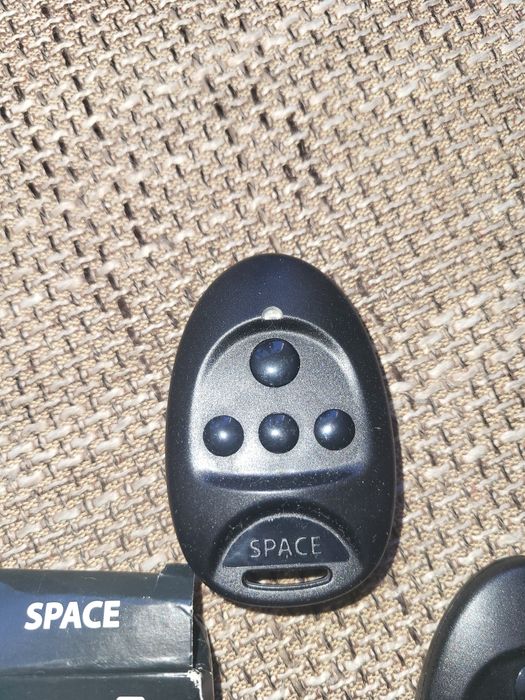 Nowe piloty do bram garażowych