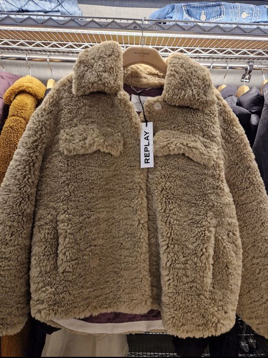 Жіноча бежева шубка Replay