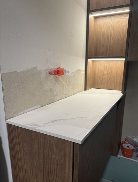 Blat Slim + GRATIS Line Calacatta /  Biały K551 SU Kronospan