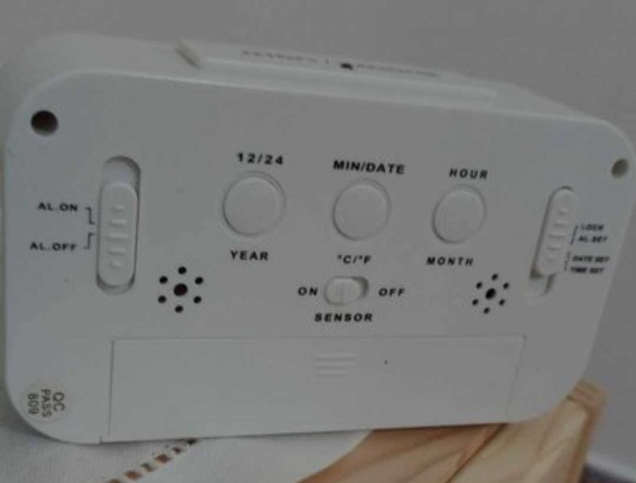 Despertador digital com sensor64284585881089122