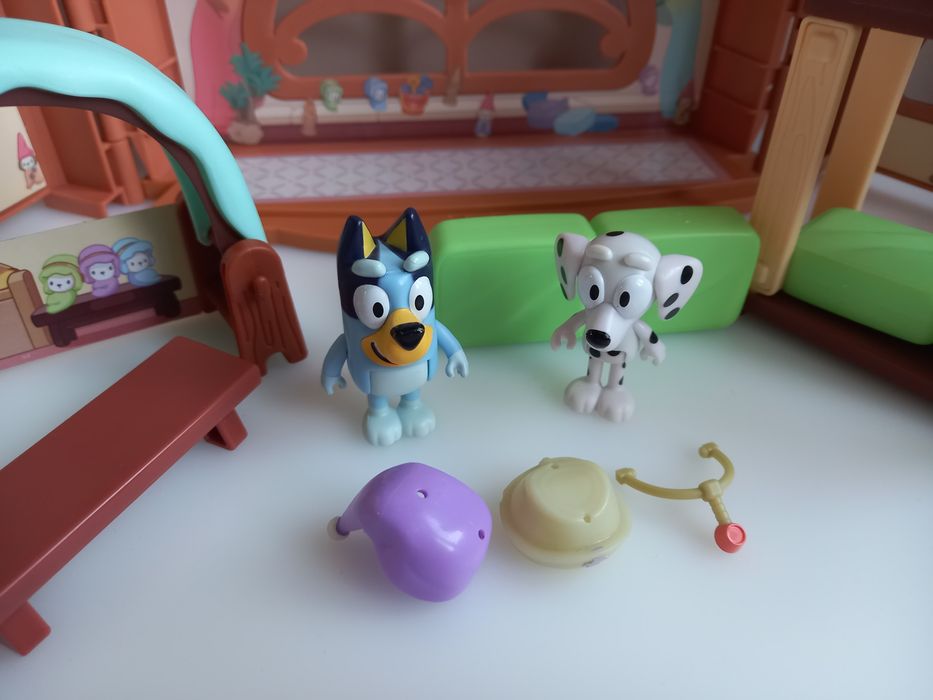 Bluey zestaw z figurkami szkoła school playset Moose Toys
