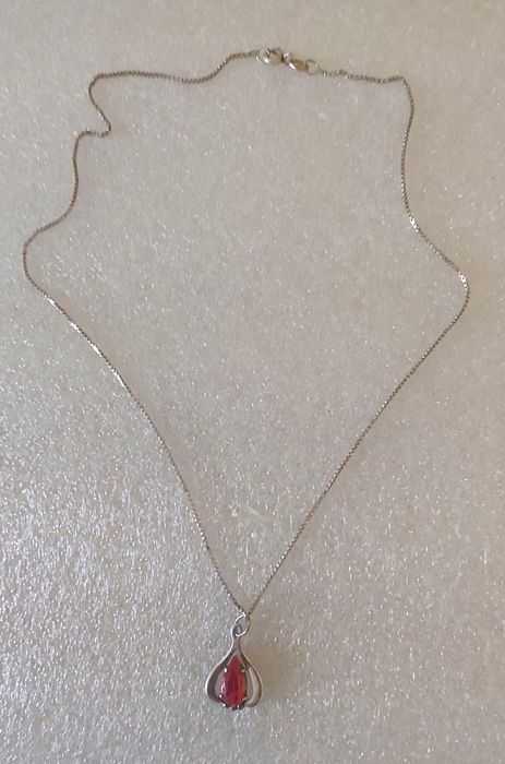 Łańcuszek srebrny z zawieszką , próba 925, PRL , koniec lat 80-tych