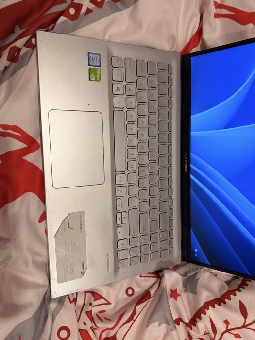 laptopa ASUS VivoBook 15 z procesorem Intel Core i5 8. generacj