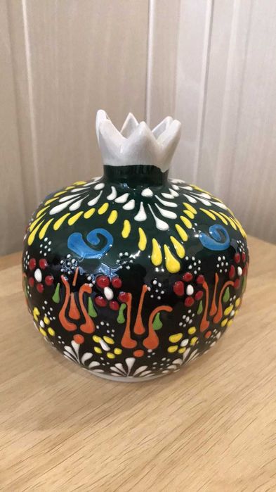 Декоративна вазочка у формі граната з вишуканим ручним розписом