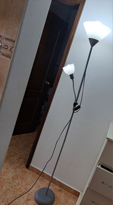 Candeeiro de pé alto