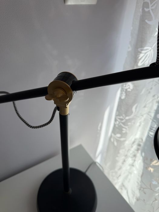 Czarna biurowa lampa Ikea