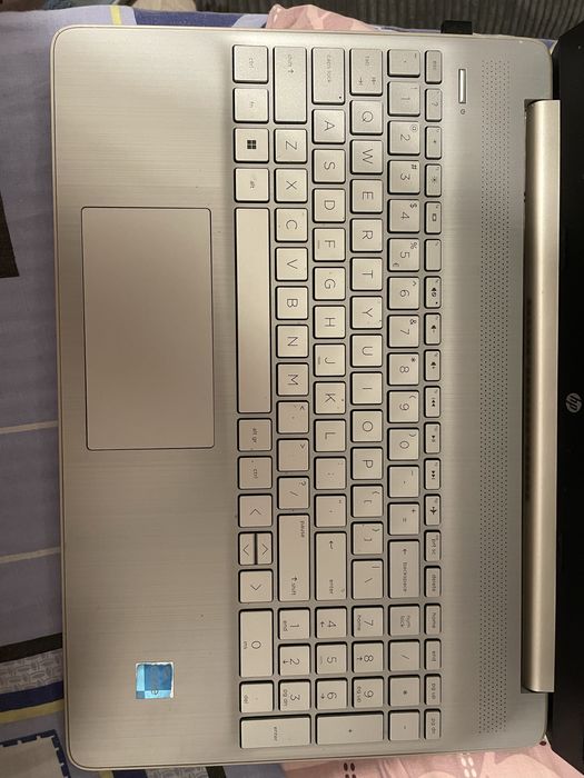 laptop HP , intel core i3, 8 gb RAM, 256 GB SSD Windows 11 home