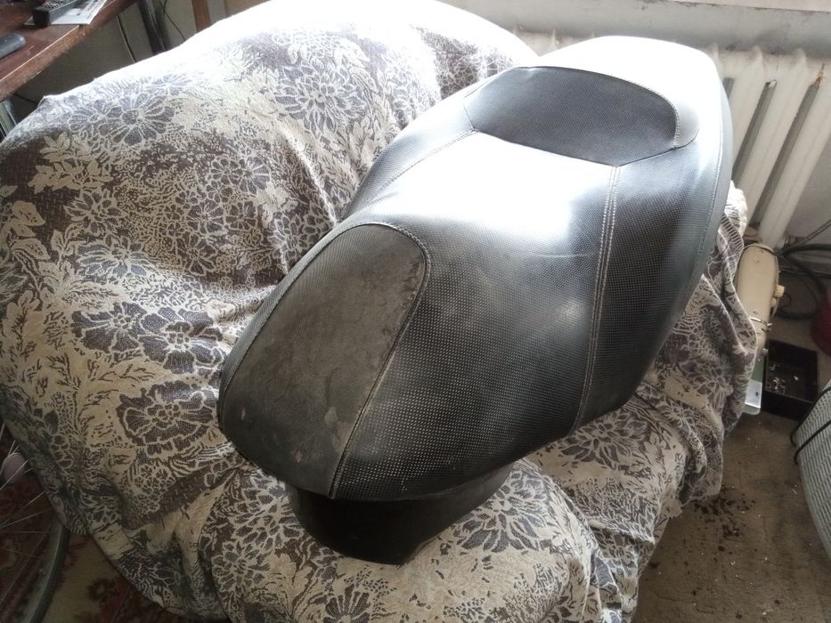 Сидіння, амортизатори