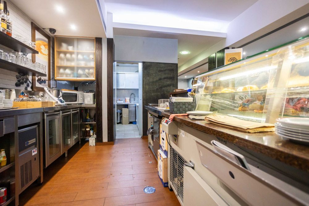 TRESPASSA-SE Negócio de Pastelaria no Centro do Cacém