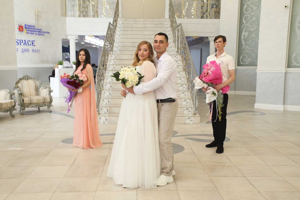 Ведущая и музыка=5000гр.Фото+Видео.Свадьбы.Корпоратив .Дети -1годик