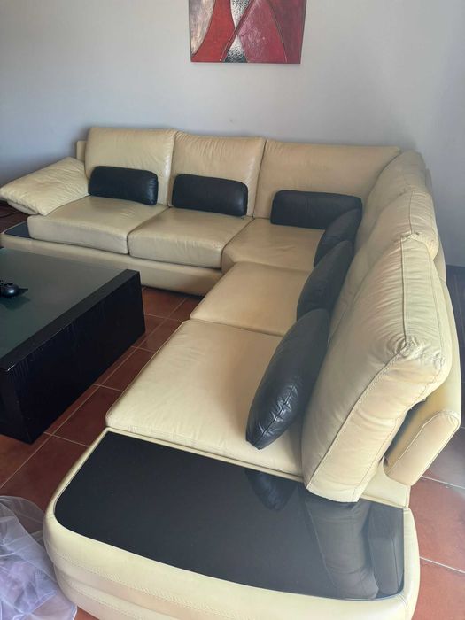 Sofá em pele bege verdadeira