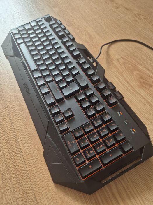 Combo Gaming Krom Kombat – Teclado Retroiluminado + Rato Ótico 3200 DPI