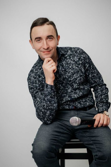 Ведуча сучасних свят в супроводі живого виконання сучасних пісень)