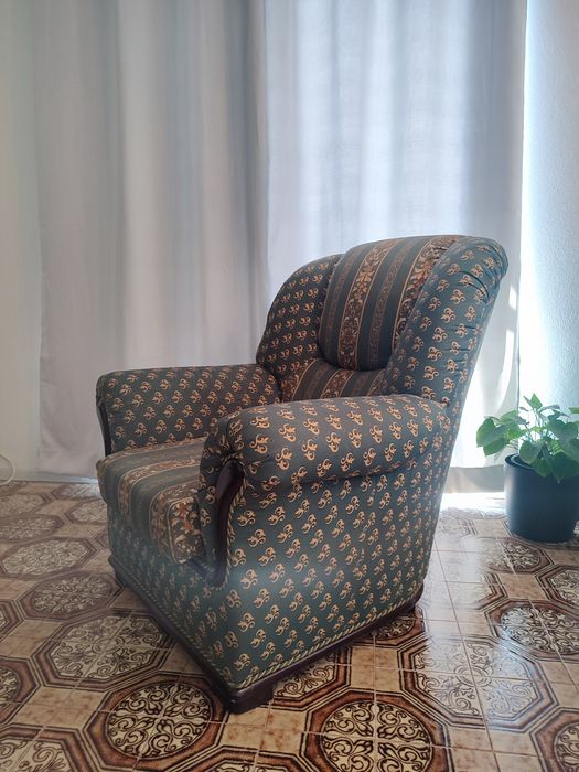Conjunto de 3 sofás com padrão clássico