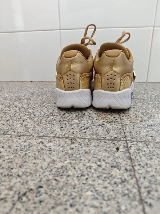 Jordan j23 low dourado