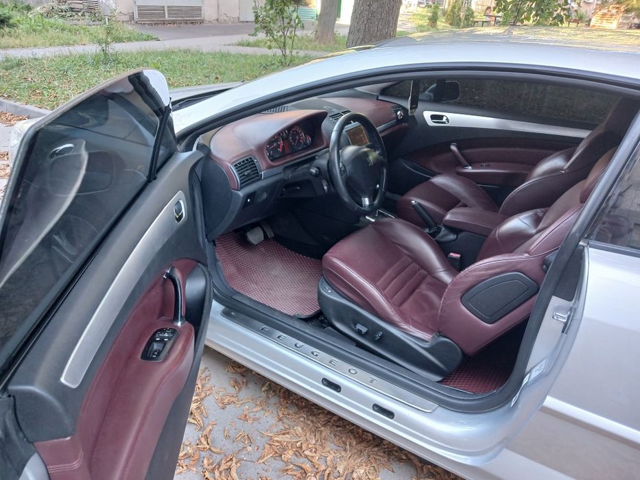 Купе PEUGEOT 407 GT.
