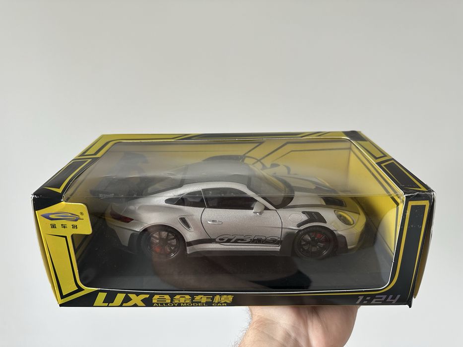 Модель авто Porsche 911 GT3 RS 1:24