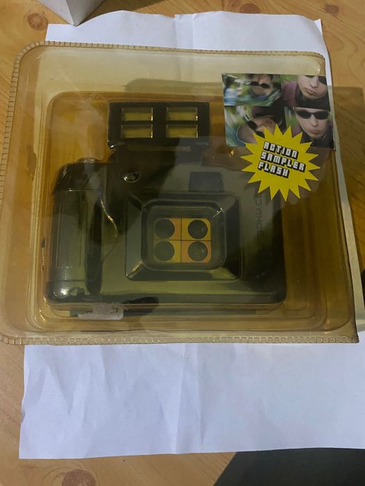 LOMO - Action Sampler com Flash