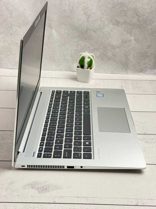 HP EliteBook 1040 G4 i5-7200U  8ram ssd 256 Full HD