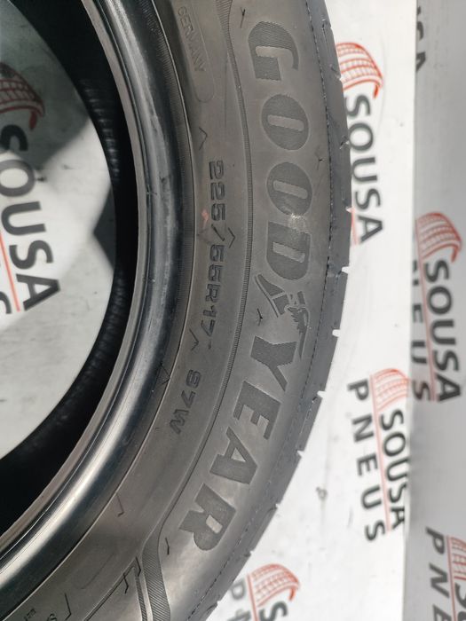 2 pneus semi novos 225-55R17 Bridgestone - Oferta da Entrega
