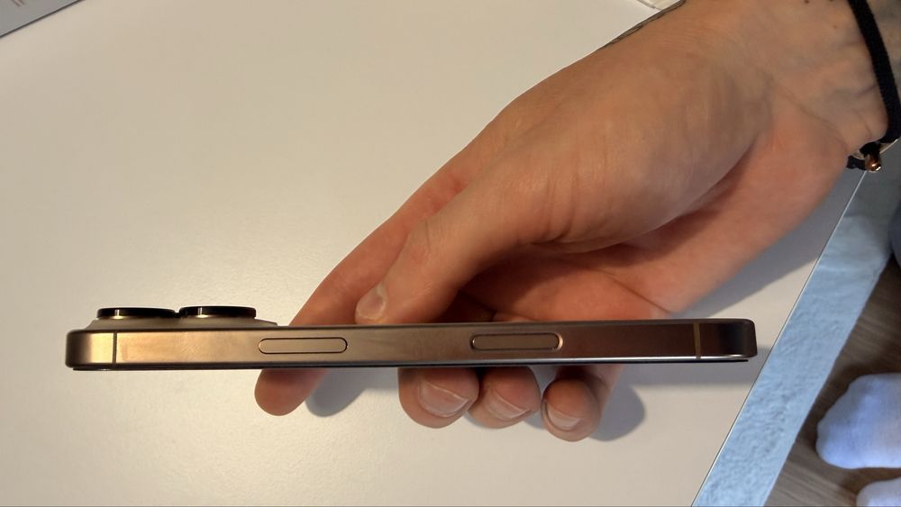 Iphone 16 Pro, stan bardzo dobry.