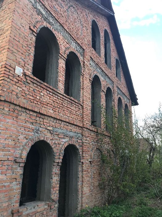 Продам двоповерховий будинок в центрі міста БЕРШАДЬ(+мансардний дах).