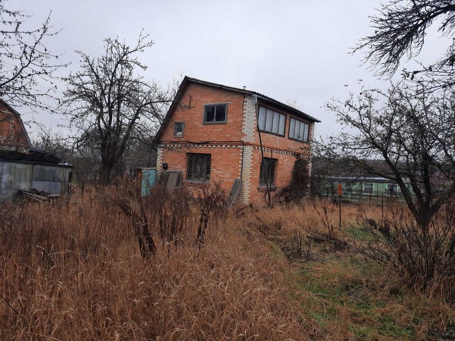 Продажа земельної ділянку з дачним будинком в Стрижавці