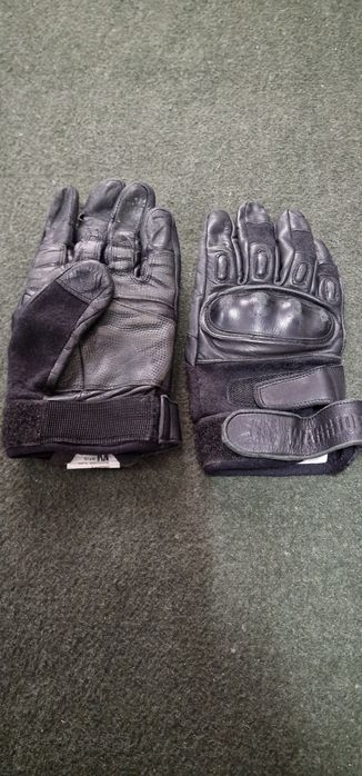 Luvas táticas pretas