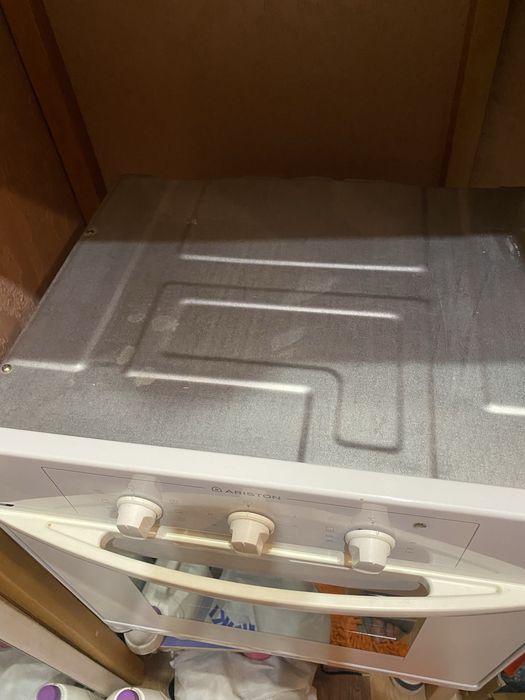 Продам комплект: електрична верхня поверхня та духова шафа Ariston