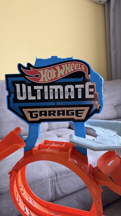 Трек Хот Вілс Легендарний гараж Hot Wheels City Ultimate Garage HKX48