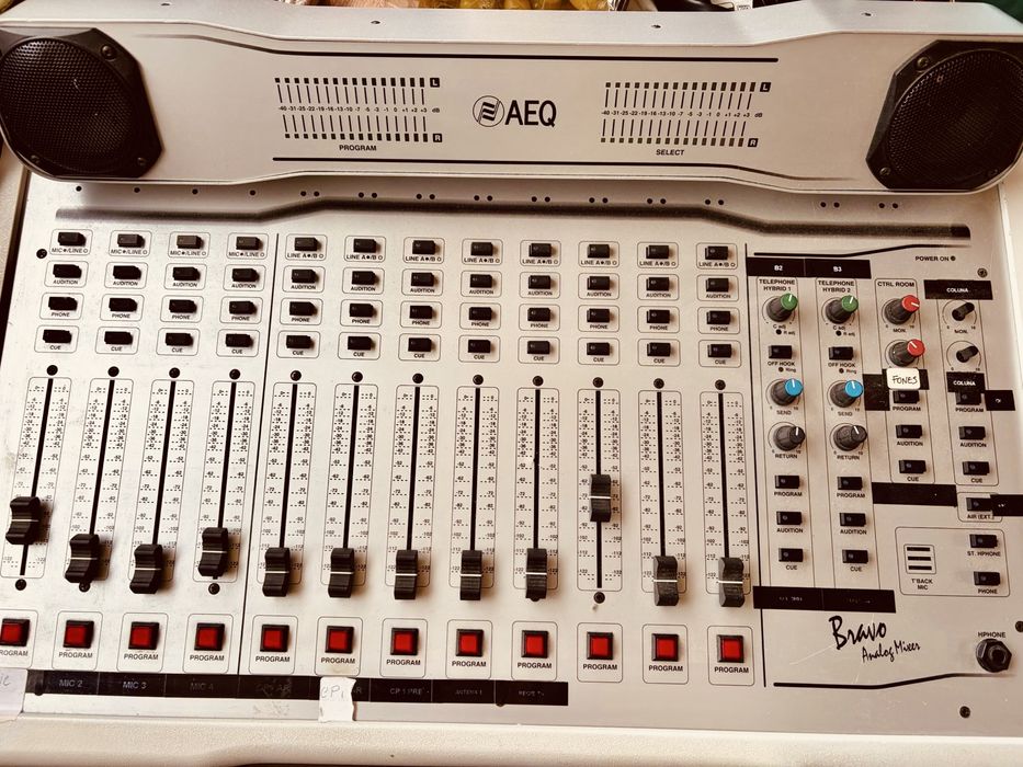 Mesa de Mistura AEQ Bravo Analogic Mixer