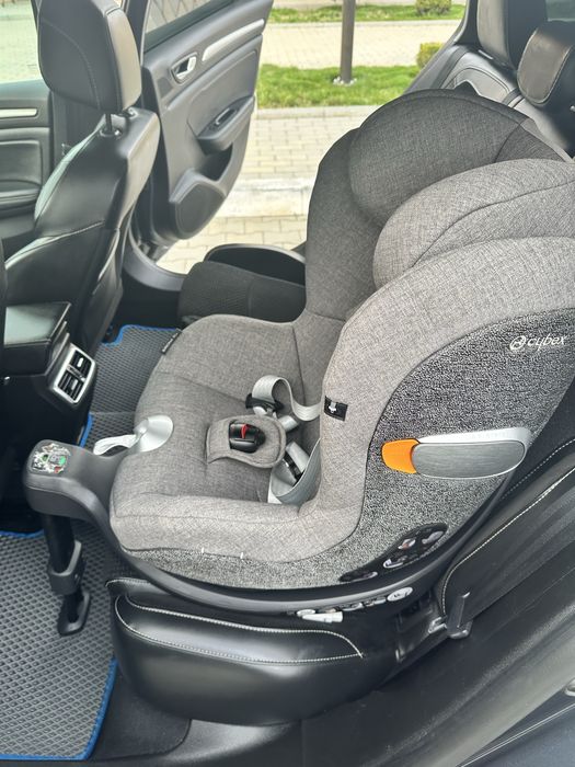 Продам Автокресло Cybex Sirona Zi i-Size
