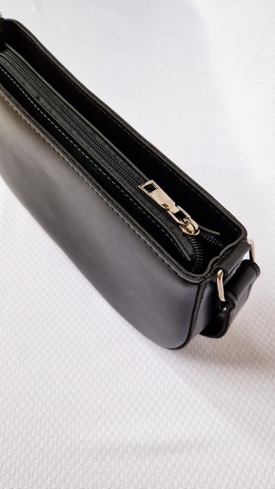 Czarna damska torebka typu baguette