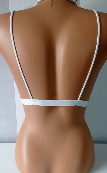 Biustonosz biały prążkowany na ramiączka bez gąbki S