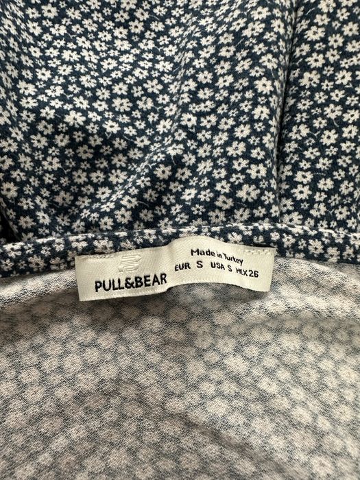 Niebieska damska krótka sukienka w kwiatki 95% wiskoza XS 34 Pull&Bear