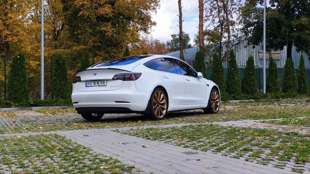 Telsa Model 3 Longe Range doual motor