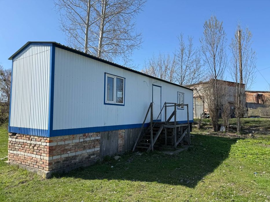 Вагончик на колесах і територія 10 соток
