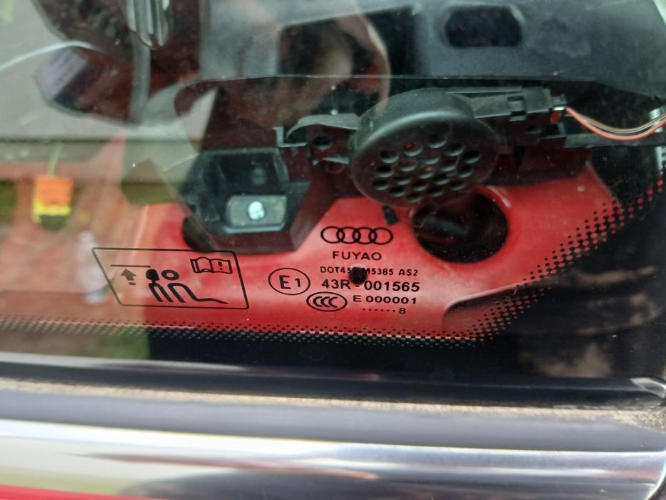 Szyba karoseryjna prawy tył chrom Audi A4 B9 kombi