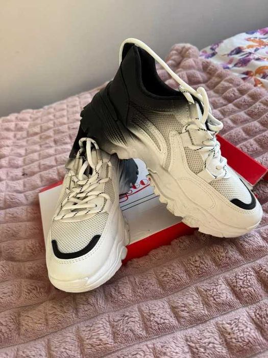 Adidasy damskie biało-czarne 38 Buty sportowe