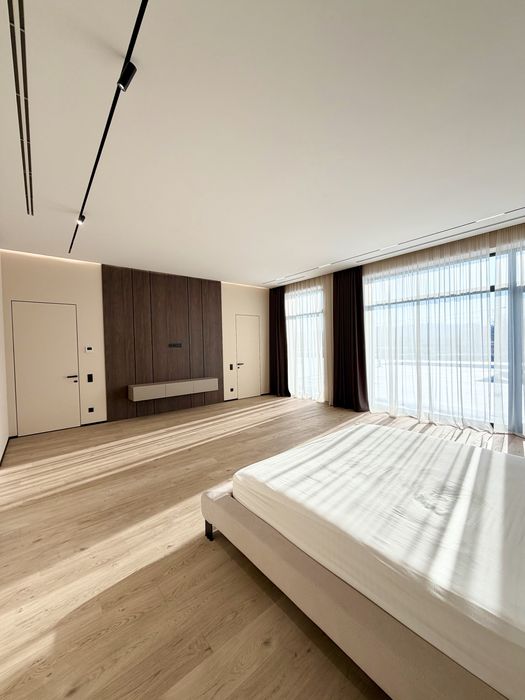 Будинок 364 м² з виходом на воду,басейн Романків Новообухівська траса