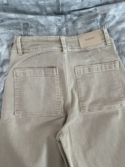 Джинси жіночі Bershka