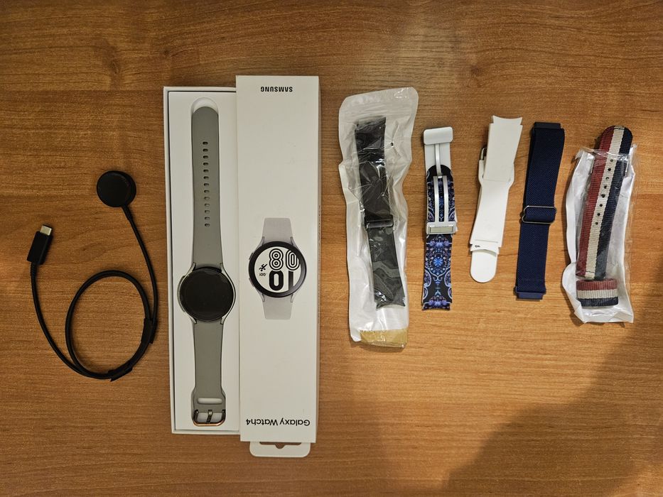 Samsung Galaxy Watch 4 + akcesoria
